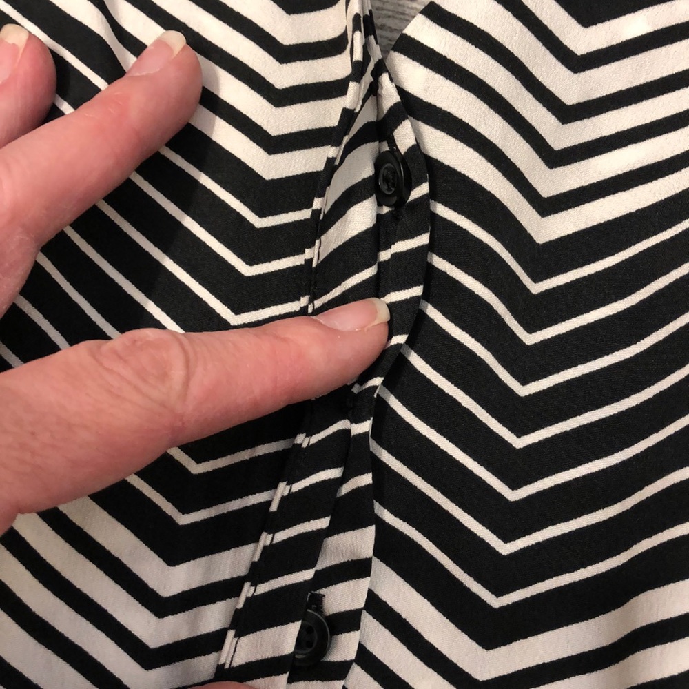 Banana Republic Open Back Black & White Top - Picture 7 of 8